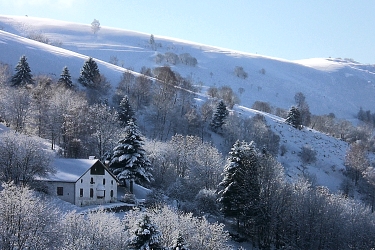 Vue depuis les gîtes en hiver